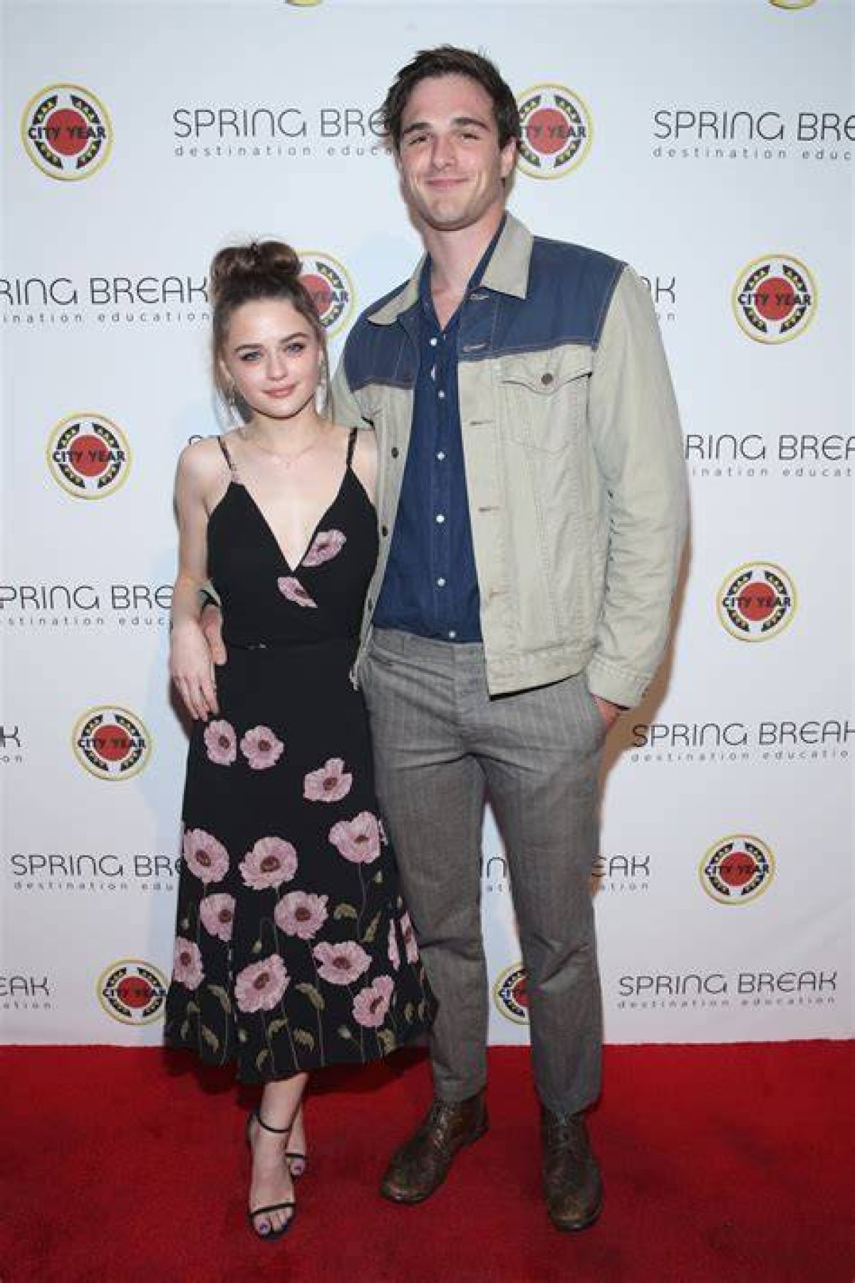 Exploring the Height of Joey King: How Tall Is She in Feet?