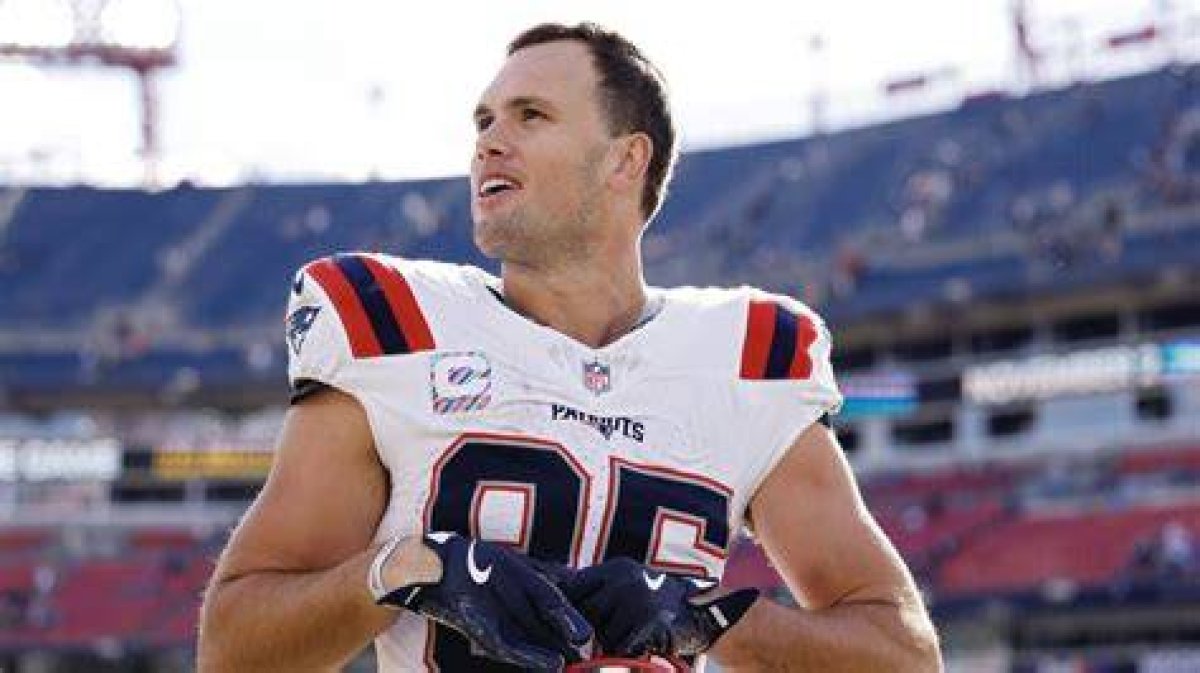 Hunter Henry ·