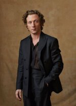 Jeremy Allen White's Chicago Residency Explored