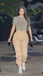 Kim Kardashian's Summer Style Guide: Effortless and Chic