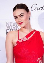 Myla Dalbesio Height, Weight, Net Worth, Age, Birthday, Wikipedia, Who, Nationality, Biography