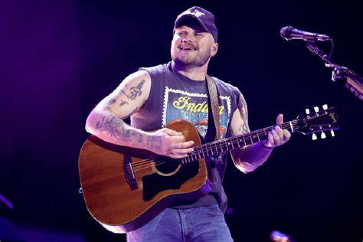 Unveiling Zach Bryan's Relationship Status: Does He Have a Wife?